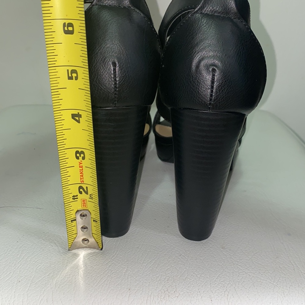 JustFab Sandals - Picture 3 of 4